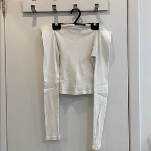 Off the shoulder Brandy Melville Long-sleeve top